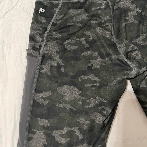 Fabletics Powerhold Athletic Leggings Green Camo Pull On Legging Pant - Picture 1 of 10